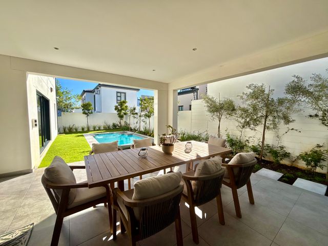 To Let 4 Bedroom Property for Rent in Sandown Western Cape
